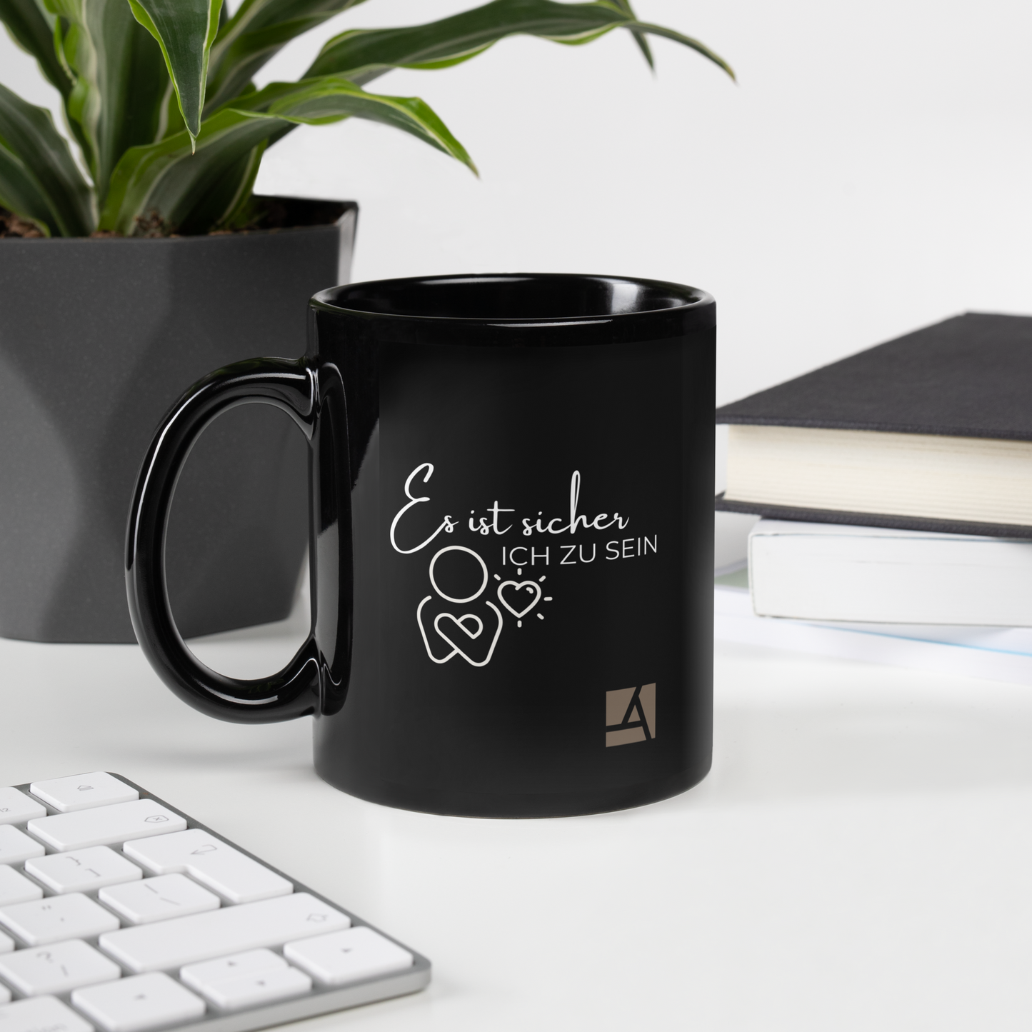 Schwarze glänzende Tasse - Es ist sicher
